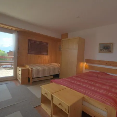 Saturne 108 Sur La Place Du Village A Apartment