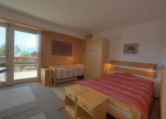 Saturne 108 Sur La Place Du Village A Apartment